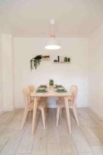S Veranda - Near Lidl & Bus -4 Bed 6 Sleep - 7