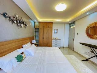 luxury 3 bedroom town view apartment with a pool - Kampala - 4