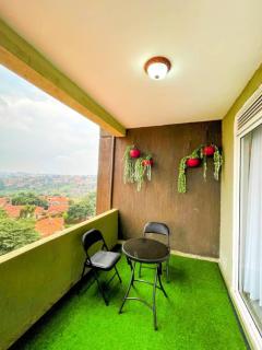 luxury 3 bedroom town view apartment with a pool - Kampala - 1