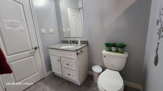 Spacious 2 BR, 3 beds, sleeps 6, kitchen, laundry - Richmond Hill - 3