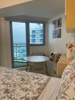 Sweet Retreat Studio Azure North by THE BALI CORNER AT AZURE NORTH, Wavepool, Beach and Mount Arayat view - San Fernando - 3