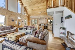 Beautiful Peak 7 Private Home - 9