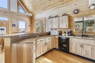 Beautiful Peak 7 Private Home - 3