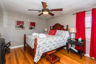 Antique Charm Meets Modern Comfort 3br - Kettering - 7
