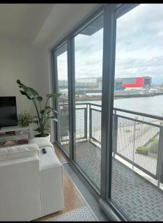 Bright Private Room & Bathroom with Parking - Glasgow West End - 9