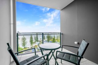 Broadwater Lux Apartment - 6