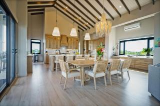 NEW 3 Story Waterfront 4Bedroom Villa with Amazing Sunset Mountain Views - Maya Beach - 5