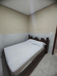 Casa de condomínio HP5 - Ar-condicionado - Ideal para turistas e empresas - 7 min de carro das praias Tupi e Ocian - 9