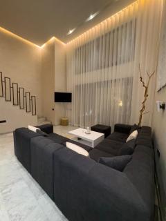Dezess Superbe Duplex à Guéliz en plein centre ville de Marrakech prêt d'une rue très animée terrasse avec pergola et fontaine murale dépôt de garantit obligatoire - Marrakesh - 5