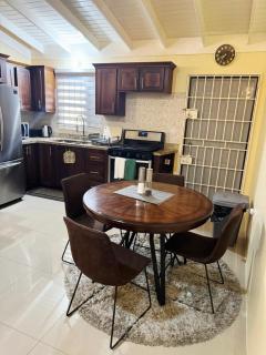 L&V Paradise Vacation Home with Pool and Gym 2 - 4