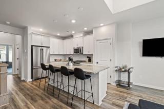 Luxe 3BR Townhouse in Uptown Charlotte - 2