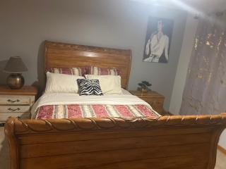 ROOM CLOSE TO THE CITY, Airport, stadiums,casino, rocky steps - 4
