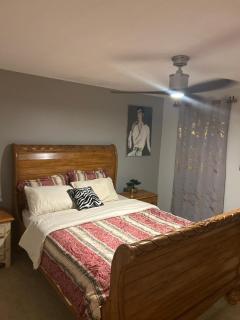 ROOM CLOSE TO THE CITY, Airport, stadiums,casino, rocky steps - 5