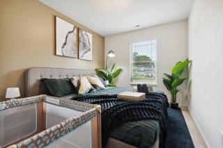 Elegant 3BR Retreat King Bed Near Cary & NC State - 8