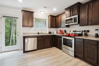 Elegant 3BR Retreat King Bed Near Cary & NC State - 9