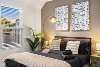 Luxe King 3BR Townhouse Mins to Uptown CLT - 0