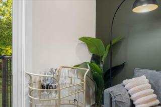 Luxe King 3BR Townhouse Mins to Uptown CLT - 2