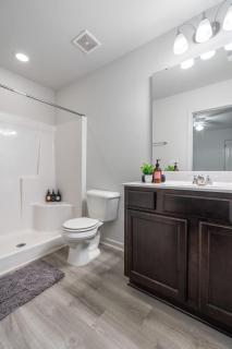 Stylish King 3-Bed Townhome Minutes to Cary & NC State - 1