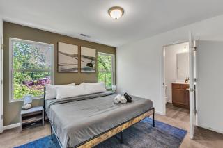 Upscale King 3BR Townhouse Mins to Cary & NC State - 0