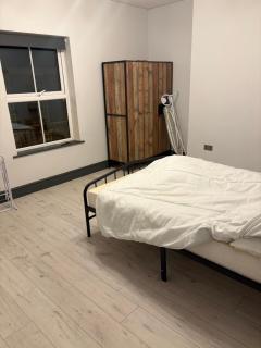 2 Bed Deluxe Apartment, City Centre, Allocated Parking, Fast WiFi by Opulent Stays - Derby - 4