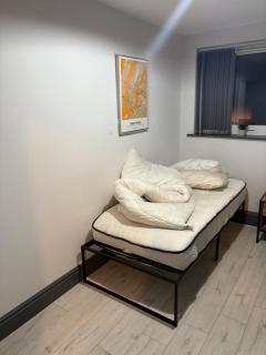 2 Bed Deluxe Apartment, City Centre, Allocated Parking, Fast WiFi by Opulent Stays - Derby - 3