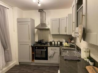 2 Bed Deluxe Apartment, City Centre, Allocated Parking, Fast WiFi by Opulent Stays - Derby - 5