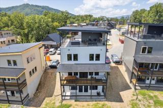 Peak Overlook by Beyond Expectations w Hot Tub - 5