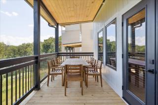 New Roof Top Patio Home Wpool, Hot Tub & Game Rm - 2