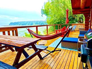 The Beach House Texada - Waterfront Cabin - 9