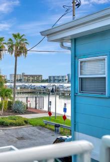 Waterfront Corner Suite Heated Pool Near Beach - 1