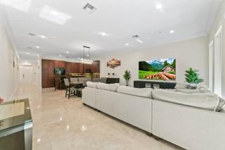 Lux Home with Rooftop & Elevator 2mi to Beach - 2