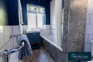 Stylish 5 bed home in Beeston - Nottingham - 5