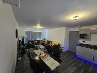 Lovely 3 Bed Ground Floor Apartment Near QE Hospital Harborne Birmingham New - 0