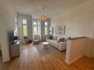 HyggeLiving - NEU - Luxus Apartments in schöner Villa - Bergblick - 3 Balkone - 7 Pers - Parken - 100qm - 7