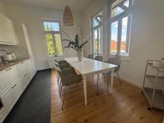 HyggeLiving - NEU - Luxus Apartments in schöner Villa - Bergblick - 3 Balkone - 7 Pers - Parken - 100qm - Niederdorla - 1