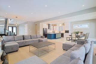 Modern 6 Bedroom Masterpiece in Niagara Falls - 0