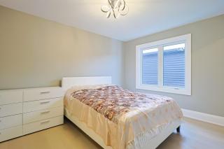 Modern 6 Bedroom Masterpiece in Niagara Falls - 7