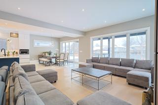 Modern 6 Bedroom Masterpiece in Niagara Falls - 3