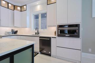 Modern 6 Bedroom Masterpiece in Niagara Falls - 1