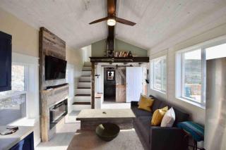 Modern Tiny House With Spectacular Views - 6
