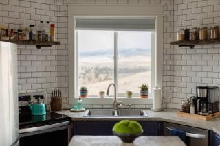 Modern Tiny House With Spectacular Views - 8