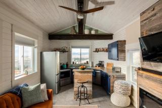 Modern Tiny House With Spectacular Views - 5