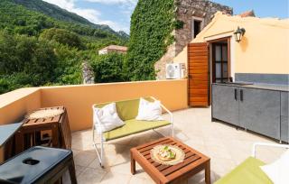 2 Bedroom Beautiful Home In Pitve - 2