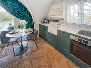 Charlies Cabin - Uk49906 - - 2