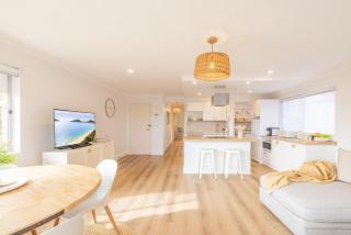 Bay Getaway, 1, 65 Ronald Ave - recently renovated unit water views - Shoal Bay - 3