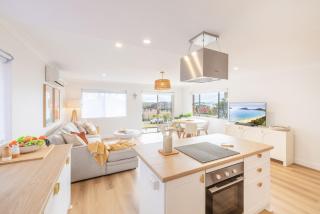Bay Getaway, 1, 65 Ronald Ave - recently renovated unit water views - Shoal Bay - 1