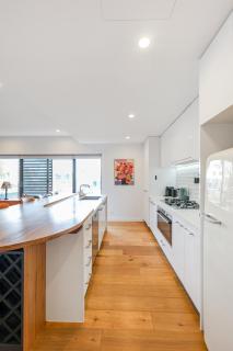 104 Portarlington Esplanade 2 bedroom, 2 bathroom apartment Parking Walk to the beach and shops Elevator access - 6