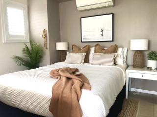 Shutters by the Sea-Seaviews-Waterfront-Private-Coastal Walk-Free Parking - 9