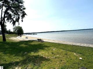 11 Family Lakefront Studios on Lake Missaukee - Sleeps 40 - 6