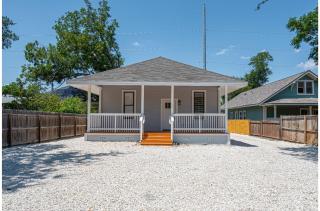 Walk to Riverwalk 3BR2BA Gem Near Fun Downtown - San Antonio - 0
